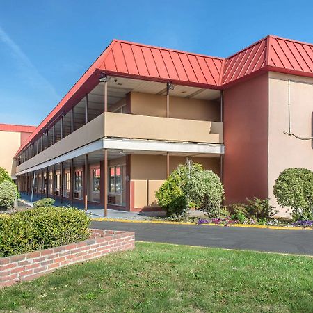 Econo Lodge West Haven Exterior foto